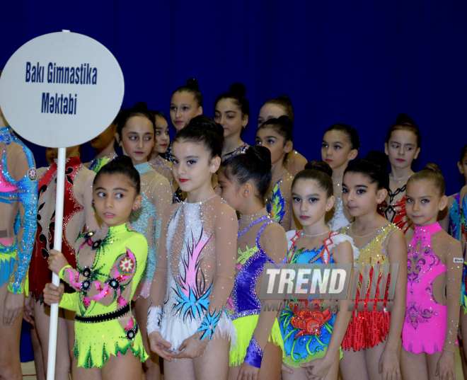 Bədii gimnastika üzrə XXII Bakı çempionatı və birinciliyi start götürüb. Bakı, Azərbaycan, 13 noyabr 2015